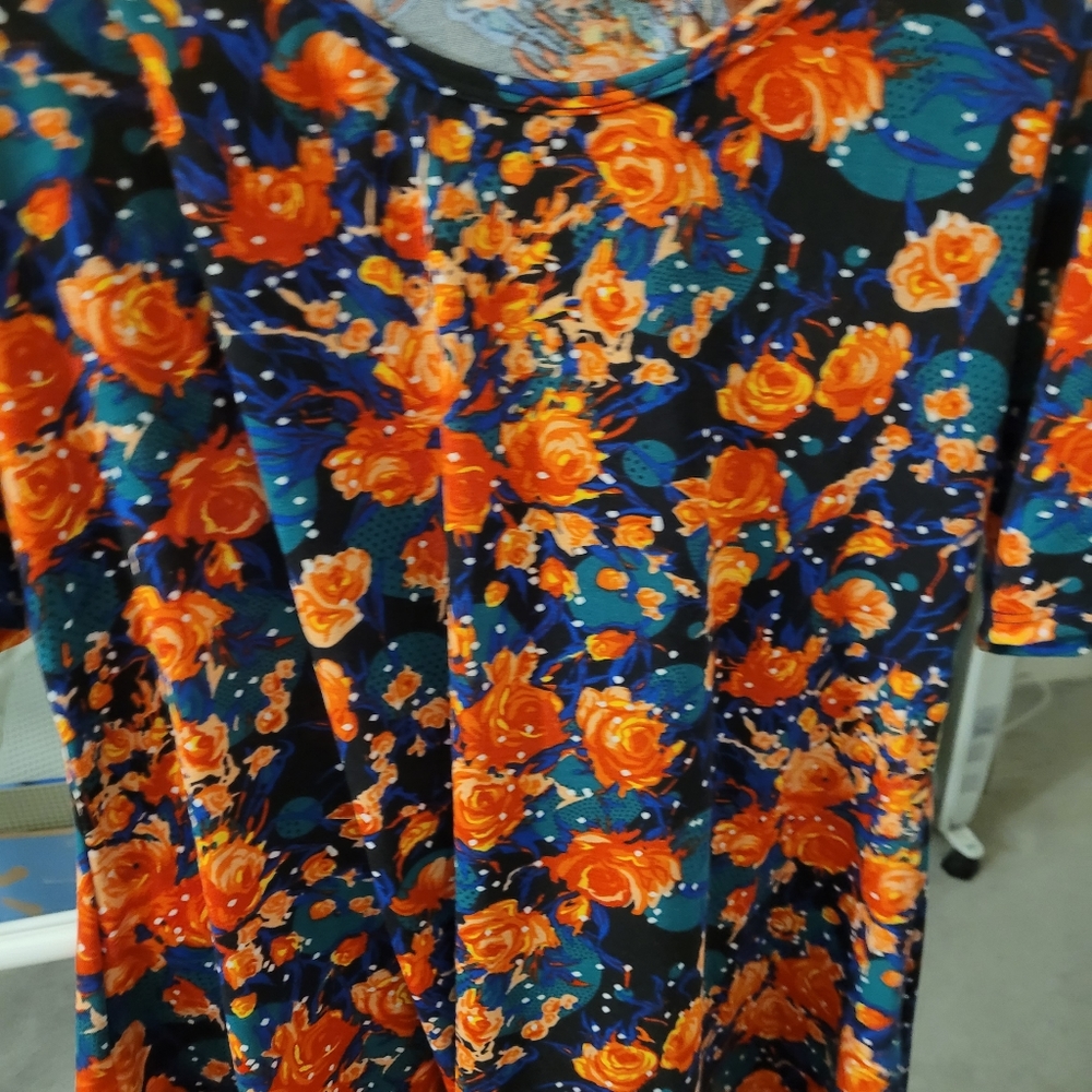 3 EUC Perfect T Blue, Orange, pink Floral
